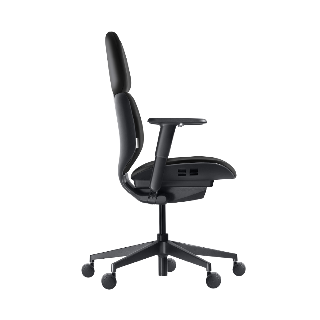 Atom Chair Black Cloudleather Low Back